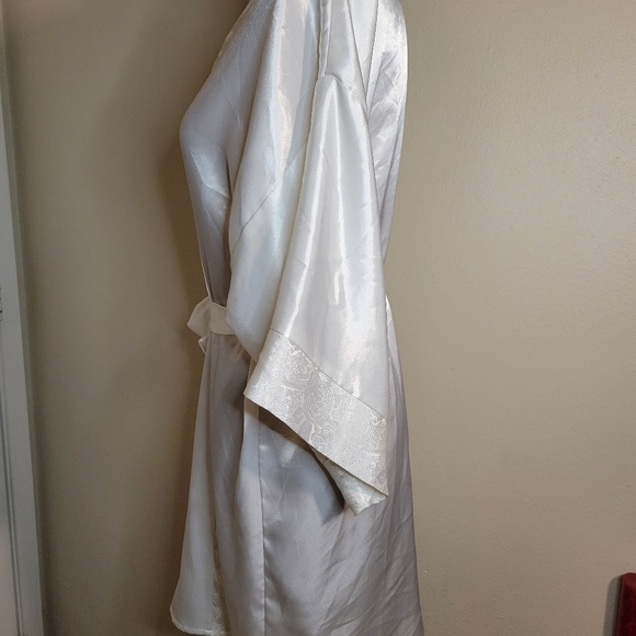 L.A. Intimates Robe - Picture 3 of 6